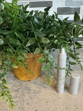 BELLE BEAUTY - So Shady Silver Long Wear Eyeshadow Stick